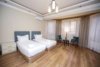 Отель A Hotel Yerevan Ереван Улучшенный двухместный номер с 1 кроватью-1