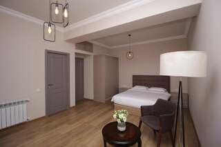 Отель A Hotel Yerevan Ереван Стандартный двухместный номер с 1 кроватью-2