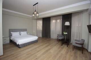 Отель A Hotel Yerevan Ереван Улучшенный двухместный номер с 1 кроватью-2
